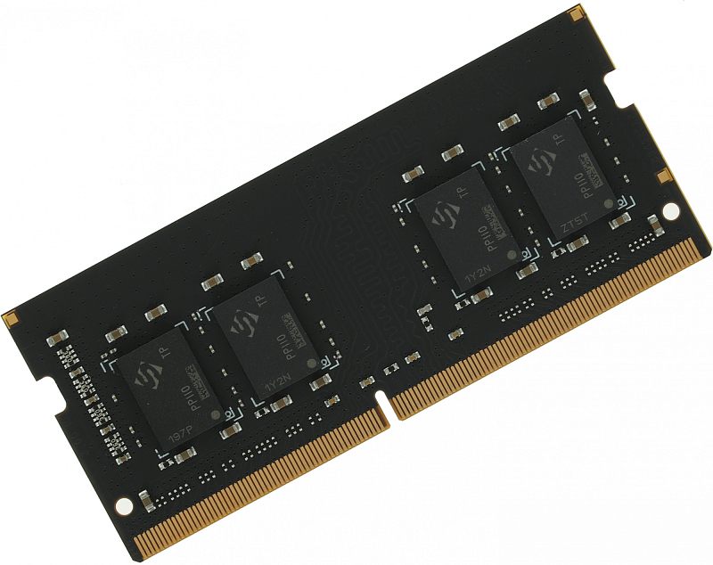 Фото-1 Модуль памяти Digma 16GB SO-DIMM DDR4 3200MHz DGMAS43200016S, вид спереди под углом; чёрная плата ноутбучного форм-фактора с четырьмя микросхемами, нижней контактной гребёнкой и боковыми вырезами SO-DIMM; изображение показывает внешний вид модуля для страницы памяти для ноутбука.
