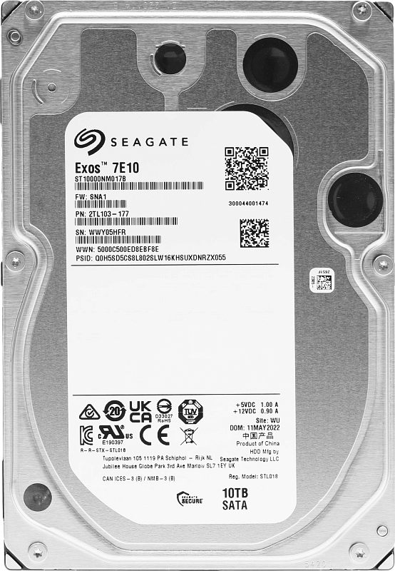 Фото-1 Жёсткий диск Seagate Exos 7E10 ST10000NM017B, вид сверху на металлическую крышку с большой белой сервисной наклейкой, штрихкодами и QR-кодами; фиксирует маркировку модели для проверки соответствия странице товара.