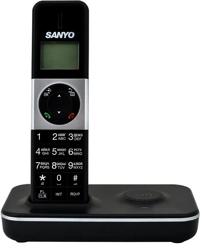 Фото-1 Радиотелефон DECT Sanyo RA-SD1002RUS, вид спереди: трубка на базе, монохромный экран, круглый навигационный блок, чёрный корпус с серебристой вставкой; на белом фоне; важно для понимания компоновки управления.