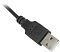 Фото-8 Веб‑камера Oklick C012HD, крупный план штекера USB‑A на кабеле: чёрный пластиковый корпус с рельефным значком USB и металлический разъём; важно для подтверждения типа подключения к компьютеру.