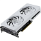 Фото-4 Видеокарта Palit GeForce RTX 5060 OC, вид под углом сверху и спереди; на фото белый кожух с двумя вентиляторами, открытая часть печатной платы и интерфейсная планка с портами; изображение показывает толщину карты и расположение разъёмов.
