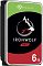 Фото-3 Жёсткий диск 3.5" Seagate IronWolf ST6000VN006 &mdash; вид под углом, показана этикетка IronWolf NAS 6TB и чёрная боковая грань корпуса, серебристая рамка по краю на белом фоне; важно для оценки внешнего вида корпуса диска.
