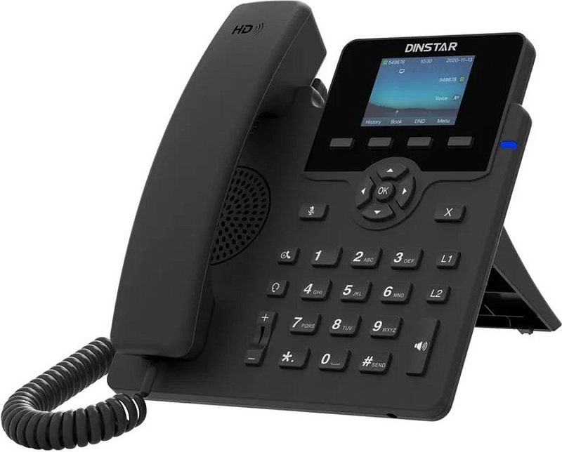 Фото-1 IP-телефон Dinstar C62UP, ракурс под углом: цветной экран, кнопки под дисплеем, навигационная клавиша OK, клавиши L1/L2 и цифровой набор; чёрный корпус на белом фоне для демонстрации интерфейса.