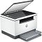 Фото-3 МФУ HP LaserJet M236d &mdash; вид под углом с открытой крышкой сканера; видна стеклянная площадка планшетного сканера, прозрачный выходной лоток спереди; на белом фоне, показывает конструкцию сканирующего модуля на странице товара.