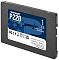 Фото-3 SSD Patriot P220 1TB, фронтальный ракурс под углом справа; чёрный корпус, синяя лицевая наклейка, на правом торце виден SATA-разъём. Изображение показывает толщину корпуса и расположение интерфейса для карточки товара.