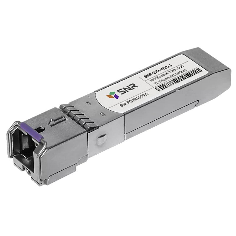 Фото-1 Промышленный трансивер SNR SFP SNR‑SFP‑WS53‑3 — вид под углом; серый металлический корпус, фиолетовая защёлка у оптического порта, верхняя этикетка SNR‑SFP‑WS53‑3 со штрихкодом; на белом фоне, показывает форм‑фактор SFP и маркировку для подбора совместимого модуля.