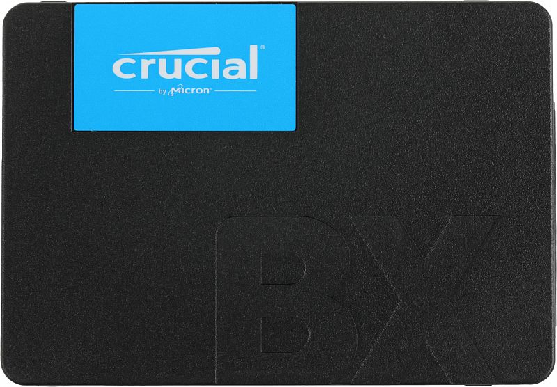 Фото-1 SSD Crucial BX500 500GB, вид спереди. Показана лицевая сторона 2.5-дюймового накопителя с чёрным корпусом, синей плашкой Crucial и рельефной маркировкой BX на крышке. Студийное изображение для карточки товара, важно для страницы, потому что показывает внешний дизайн и фирменное оформление модели.