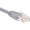 Фото-6 Патч-корд Telecom UTP Cat 5e 30 м, крупный план одного коннектора RJ-45; серый кабель, прозрачный штекер, видны контакты, защёлка и рифлёная разгрузка натяжения; изображение показывает детали наконечника для выбора сетевого кабеля.