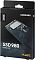 Фото-11 SSD Samsung 980 MZ-V8V500BW, M.2 2280, 500 ГБ &mdash; упаковка под углом; показана чёрная коробка с изображением накопителя, вертикальной меткой 500GB и верхним подвесным клапаном, фото помогает показать объёмную форму упаковки на странице товара.