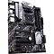 Фото-4 Материнская плата ASUS Prime B550-Plus ATX, вид под углом спереди; на фото заметны высокие серебристые радиаторы, четыре слота памяти, разъёмы SATA на боковой кромке и слоты расширения для страницы товара материнской платы.