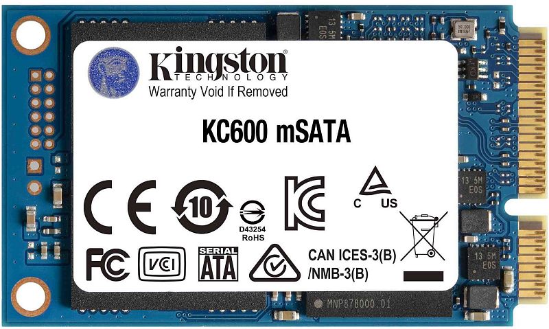 Фото-1 SSD Kingston KC600 mSATA SKC600MS/1024G, 1 ТБ — вид спереди; на фото синяя плата mSATA с белой наклейкой Kingston KC600 mSATA, золотистым разъёмом справа, монтажными отверстиями и чипами по краям, изображение показывает внешний вид и маркировку накопителя для страницы товара.