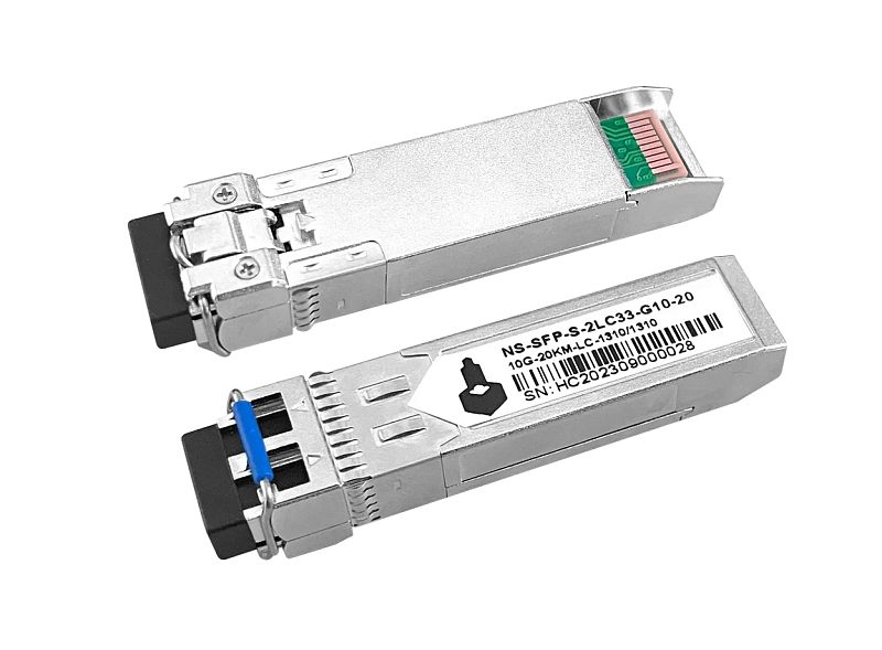Фото-1 Трансивер SFP+ NST NS-SFP-S-2LC33-G10-20, фото комплекта: два одинаковых модуля, уложены стопкой; на видимой наклейке читается маркировка модели, на торцах оптические порты. Изображение для страницы товара, чтобы показать количество изделий и внешний вид при поставке.