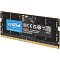 Фото-2 Модуль памяти Crucial by Micron 8 GB SO-DIMM DDR5 5600 CT8G56C46S5, вид под углом спереди; видны чёрная плата, синяя наклейка Crucial, чипы памяти, центральные элементы и контактная кромка; ракурс помогает рассмотреть толщину и расположение компонентов модуля.