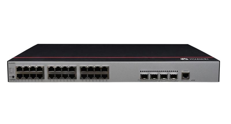 Фото-1 Huawei CloudEngine S5735-L24P4X-A1, фронтальный вид: стоечный коммутатор с 24 портами RJ-45 слева, четырьмя SFP+ по центру и дополнительным combo-портом справа, в чёрно-сером корпусе с красной линией, на белом фоне для карточки товара; показывает набор интерфейсов для страницы товара.