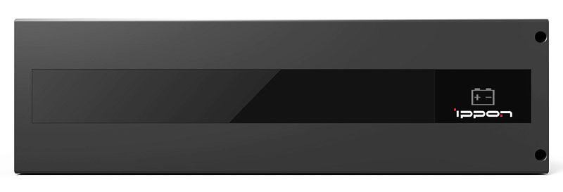 Фото-1 Батарейный блок для ИБП Ippon EBM Innova RT II 6K 192V (1075711), вид спереди: чёрная лицевая панель с широкой глянцевой вставкой и логотипом Ippon справа, крепёжные отверстия по углам — показывает внешний вид фронтальной панели батарейного модуля в стойке.