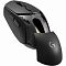 Фото-5 Беспроводная мышь Logitech G309 LIGHTSPEED, вид сверху с частично снятой задней крышкой. На фото видны две боковые кнопки, колесо прокрутки, внутренняя полость под съёмной панелью и логотип G на крышке; изображение на белом фоне показывает доступ к внутреннему отсеку и конструкцию корпуса на странице товара.