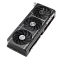 Фото-5 Видеокарта ASUS AMD Radeon RX 9070 PRIME OC 16GB, диагональный вид со стороны верхней панели. Видны рельефная надпись RADEON, три вентилятора и скруглённый торец; фото помогает рассмотреть верхнюю часть кожуха и профиль карты.