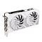 Фото-3 Видеокарта ASUS GeForce RTX 5060 Dual OC 8GB, вид спереди под углом со стороны интерфейсной планки. Видны два вентилятора, верхняя надпись GeForce RTX, белый кожух и металлическая планка с видеовыходами. Фото показывает толщину корпуса и верхнюю кромку карты.