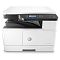 Фото-2 МФУ HP LaserJet M438n — вид спереди на белом фоне; белый корпус с чёрной верхней панелью, небольшой ЖК-экран и клавиши управления справа, открытый выходной лоток с листами; важно для страницы товара, так как показывает расположение панели управления и зоны выдачи отпечатков.