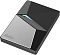 Фото-3 Внешний SSD Netac Z7S NT01Z7S-960G-32BK, вид под углом, серебристая панель с логотипом Netac и чёрные гранёные поверхности, подсветка в виде V-образной вставки.