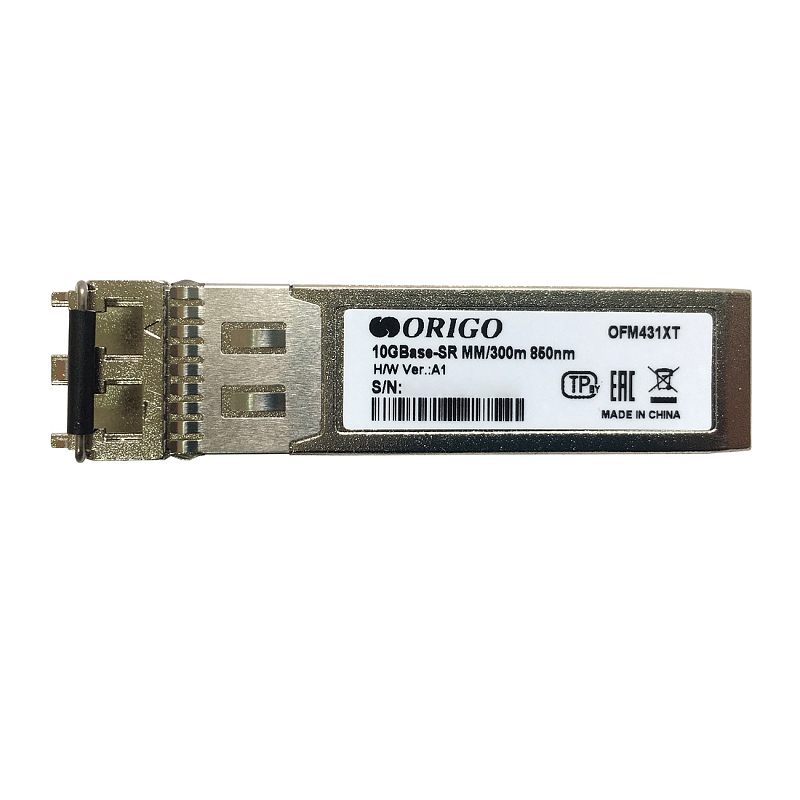 Фото-1 Трансивер SFP+ ORIGO OFM431XT, вид сбоку: на наклейке читается «OFM431XT» и «10GBase-SR MM/300m 850nm», видны элементы корпуса и металлическая часть порта. На белом фоне для карточки товара, чтобы подтвердить модель и тип линии (многомод).