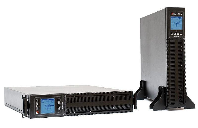 Фото-1 ИБП Штиль STR1102L, демонстрация rack и tower установки, на фото чёрный корпус горизонтально для стойки и вертикально на подставках; изображение важно для страницы товара, так как показывает два способа размещения устройства.