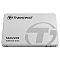 Фото-3 SSD Transcend SSD220S TS480GSSD220S 480GB, фронтальный ракурс под небольшим углом. Видна лицевая часть, нижняя кромка и тонкий профиль корпуса, цвет серебристый. Изображение показывает форму и толщину накопителя.