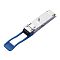 Фото-1 Трансивер Future Technologies FT-QSFP-LR4, вид сзади под углом: длинный металлический QSFP+-модуль с синей выдвижной петлёй, чёрным фиксатором и винтами на верхней крышке, на белом фоне для карточки товара и оценки механики извлечения.