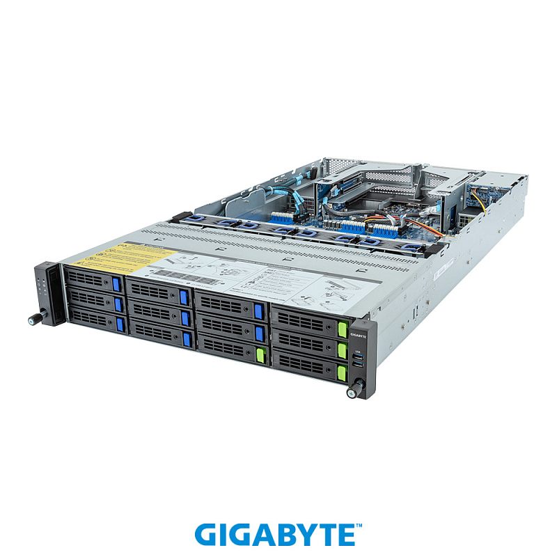 Фото-1 Серверная платформа Gigabyte R283-Z91 rev. AAD1 ACD1, вид спереди слева под углом со снятой крышкой; на фото показаны 12 фронтальных отсеков 3,5 дюйма с цветными фиксаторами, сервисная панель и открытая верхняя часть шасси 2U, что важно для страницы товара при показе передней конфигурации платформы.