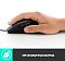 Фото-9 Мышь Logitech M500s проводная, чёрный цвет, изображение пользователя с мышью на рабочем месте. На фото рука лежит на мыши рядом с ноутбуком; видны чёрный корпус, колесо прокрутки и серая боковая вставка. Для страницы товара это важно, потому что показывает посадку руки и сценарий использования мыши за столом.
