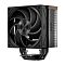 Фото-2 Кулер для процессора PCCooler RZ400 V2 BK, вид сбоку под углом: чёрный вентилятор на башенном радиаторе, сверху кожух с оранжевой вставкой, снизу — основание и изогнутые тепловые трубки. Видны крепёжные скобы вентилятора. Цвет: чёрный с оранжевым акцентом; ракурс показывает профиль и верхнюю крышку.