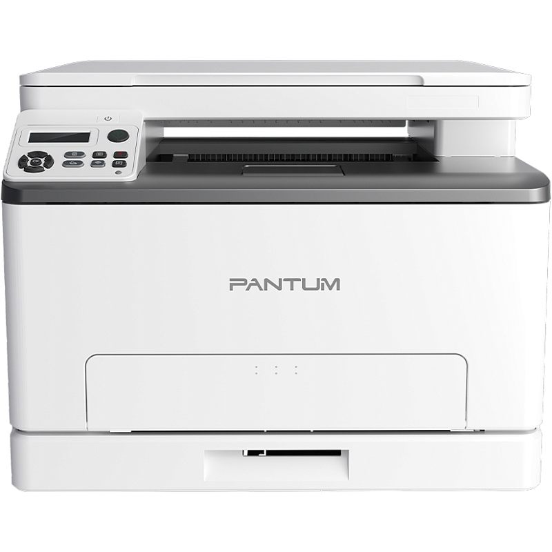 Фото-1 Цветной лазерный принтер Pantum CP1100DN — вид спереди; белый корпус, сверху плоская крышка, слева панель управления с небольшим дисплеем и кнопками, тёмно-серая площадка выхода бумаги; студийное фото на белом фоне для понимания компоновки управления на странице товара.