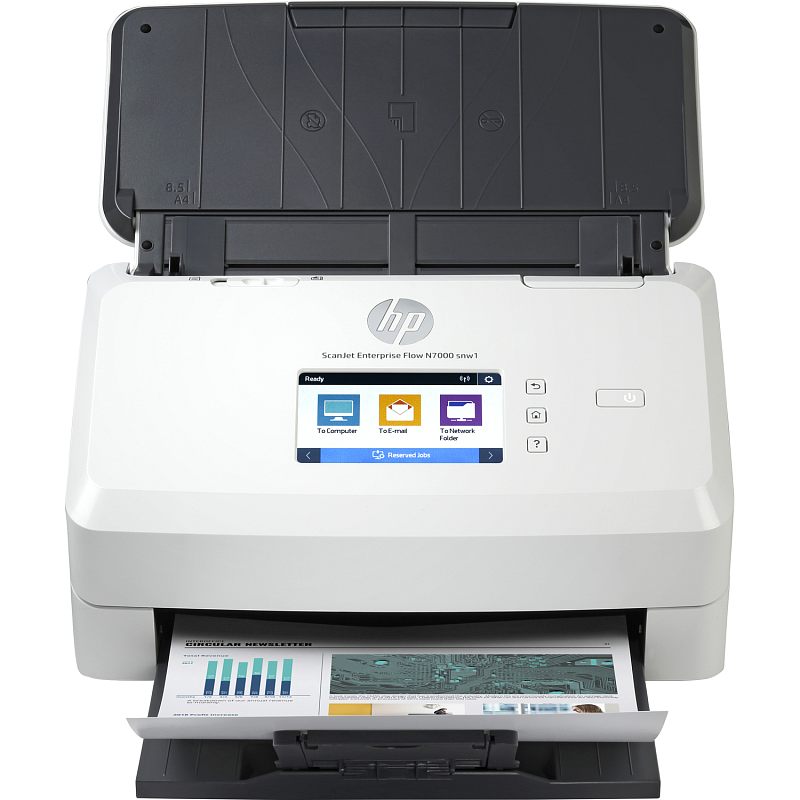 Фото-1 Сканер HP ScanJet Enterprise Flow N7000 snw1, фронтальный вид: открыт верхний автоподатчик тёмно‑серого цвета, на белом корпусе цветной сенсорный экран с иконками, снизу раскрыт приёмный лоток с листом, фото показывает органы управления и подачу документов.