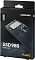 Фото-11 SSD Samsung 980 M.2 2280 250GB MZ-V8V250BW, коробка спереди с открытым верхним клапаном под углом: чёрная упаковка с изображением платы и надписью SSD 980 NVMe M.2, видна глубина коробки; изображение показывает вариант упаковки в раскрытом виде для страницы о накопителе.