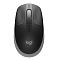 Фото-2 Беспроводная мышь Logitech M190, тёмно-серая, вид сверху; на фото крупный корпус с серым колесом прокрутки, центральная полоса из точек и логотип logi на спинке; изображение помогает рассмотреть верхнюю панель и цвет модели на странице товара.
