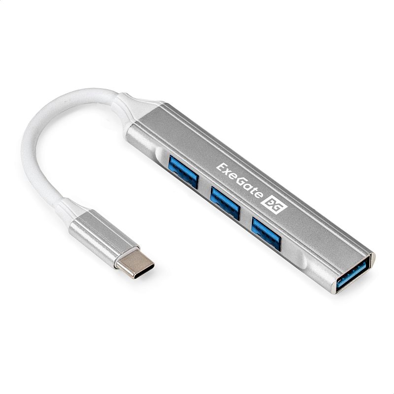 Фото-1 USB-хаб ExeGate DUB-3213C — вид под углом: серебристый металлический корпус с тремя портами USB-A с синими вставками на боковой грани и одним портом USB-A на торце, короткий белый кабель с разъёмом USB-C; на белом фоне, чтобы показать подключение к USB-C и компоновку портов.