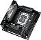 Фото-4 Материнская плата ASUS ROG Strix Z890‑I Gaming WiFi, вид под углом: металлическая рамка сокета, ребристые радиаторы VRM и кожухи, элементы питания и разъёмы по правому краю; важно для оценки компоновки и зон охлаждения.