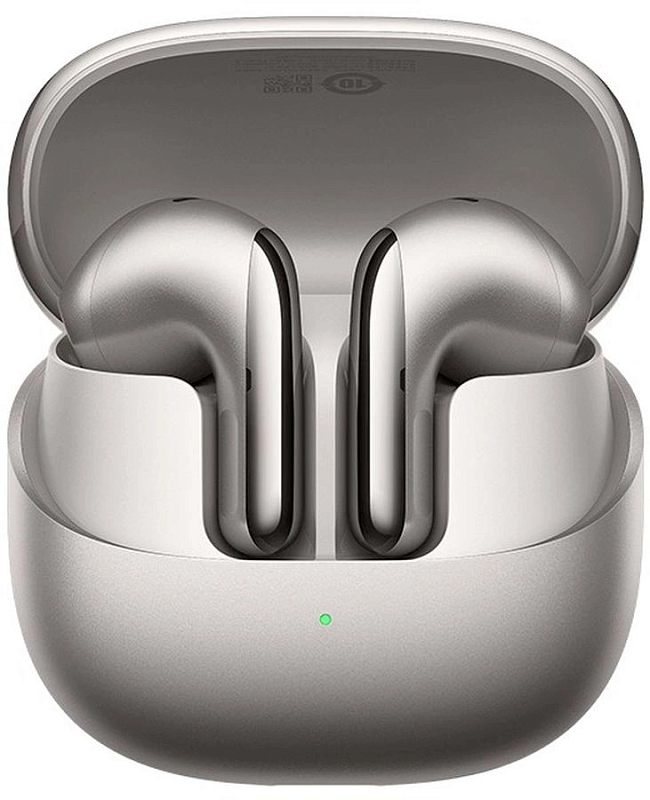 Фото-1 Наушники Xiaomi Buds 5, серые, кейс с открытой крышкой и двумя вкладышами внутри. Видны глянцевые ножки наушников, овальные посадочные гнёзда и световой индикатор на передней части кейса, что важно для страницы товара как изображение комплекта TWS-наушников и зарядного футляра.