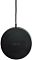 Фото-2 Наушники Jabra Evolve2 65 Flex, крупный план чашки: чёрная круглая внешняя панель с логотипом Jabra и тонким металлическим кантом по краю, сверху виден кабель зарядной площадки; изображение помогает рассмотреть отделку чашки модели.