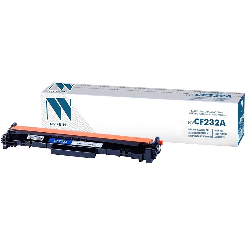 Фото-1 Барабан NV Print CF232A, 23000 стр: блок барабана с упаковкой, вид спереди под углом на белом фоне. Видны чёрный корпус, оранжевая верхняя защитная планка, боковой приводной узел и выступающая нижняя ручка. Подходит для страницы товара, потому что показывает конструкцию барабана CF232A и его коробку.