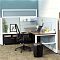 Фото-5 Уничтожитель бумаги Fellowes Powershred LX70 в офисном интерьере у рабочего стола: устройство стоит на полу, видна передняя часть с окном корзины; контекст помогает оценить размещение в рабочем пространстве на странице товара.