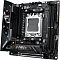 Фото-4 Материнская плата ASUS ROG Strix B850‑I Gaming WiFi, диагональный вид сверху: сокет AM5, слоты памяти справа, внутренние коннекторы по нижнему краю и радиатор STRIX над слотом PCIe; важно для оценки удобства подключения кабелей в корпусе.