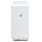 Фото-2 Точка доступа Ubiquiti NanoStation Loco M5 (LOCOM5), фронтальный вид: белая лицевая панель с логотипом Ubiquiti, корпус вытянутой формы со скруглением сверху и снизу, заметна линия стыка нижней крышки. Контекст: предметное фото на белом фоне. Важно для страницы товара, чтобы идентифицировать модель по внешнему виду лицевой стороны.