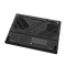 Фото-10 Игровой ноутбук Gigabyte Gaming A16 GA65H, нижняя панель корпуса; показаны крупные вентиляционные решётки, декоративные вставки, винты крепления и рельефная надпись GIGABYTE, тёмно-серое основание важно для обзора днища и охлаждения на странице товара