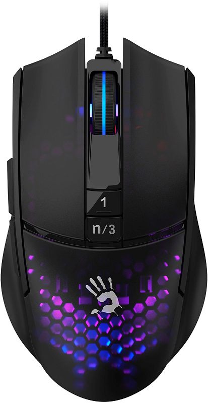 Фото-1 Проводная мышь A4Tech L65 Max Honeycomb, вид сверху; показаны колесо прокрутки с синей подсветкой, две кнопки за колесом, соты на задней части корпуса и логотип Bloody, цвет чёрный; изображение важно для страницы товара как основной обзор верхней панели.