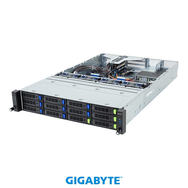 Фото-1 Серверная платформа Gigabyte R263-Z34 rev. AAH1 ACH1, вид спереди слева под углом со снятой крышкой; на фото показаны 12 фронтальных отсеков 3,5 дюйма с синими и зелёными фиксаторами, правая сервисная панель и открытая верхняя часть шасси 2U, что важно для страницы товара при показе передней конфигурации платформы.