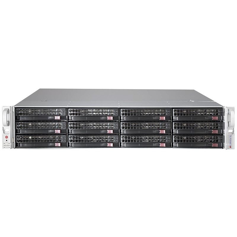 Фото-1 Корпус Supermicro SuperChassis 826BE1C4-R1K23LPB, вид спереди; на фото 2U rack-корпус с серебристым шасси, двенадцатью фронтальными корзинами для дисков, решётчатыми лицевыми панелями и ручками по краям; изображение показывает конфигурацию передней панели для страницы товара.