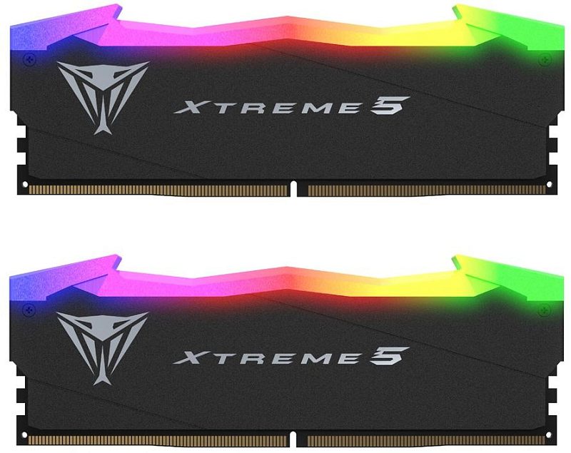 Фото-1 Комплект памяти Patriot Viper Xtreme 5 RGB PVXR548G80C38K, фронтальный вид двух модулей. На фото два чёрных модуля с логотипом Viper и надписью XTREME 5, по верхнему краю проходит многоцветная RGB-панель. Для страницы товара это показывает лицевую сторону комплекта и форму световой панели.