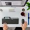 Фото-3 Клавиатура Logitech K580 920-009208, вид сверху справа под углом: чёрный корпус, цифровой блок, серебристая верхняя планка с пазом-подставкой и компактная правая зона клавиш; изображение на светлом фоне для карточки товара, показывает правую часть раскладки и встроенную подставку.