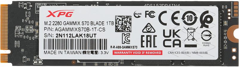 Фото-1 SSD ADATA XPG GAMMIX S70 Blade AGAMMIXS70B-1T-CS, M.2 2280, 1 ТБ — вид сзади; на фото чёрная плата M.2 с крупной белой сервисной наклейкой, контактной гребёнкой слева и монтажным отверстием справа, изображение показывает маркировку модели и обратную сторону модуля для страницы товара.